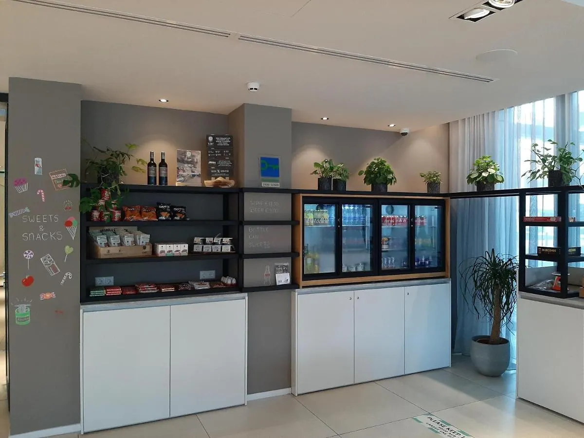 Premier Suites Rotterdam 4*,
